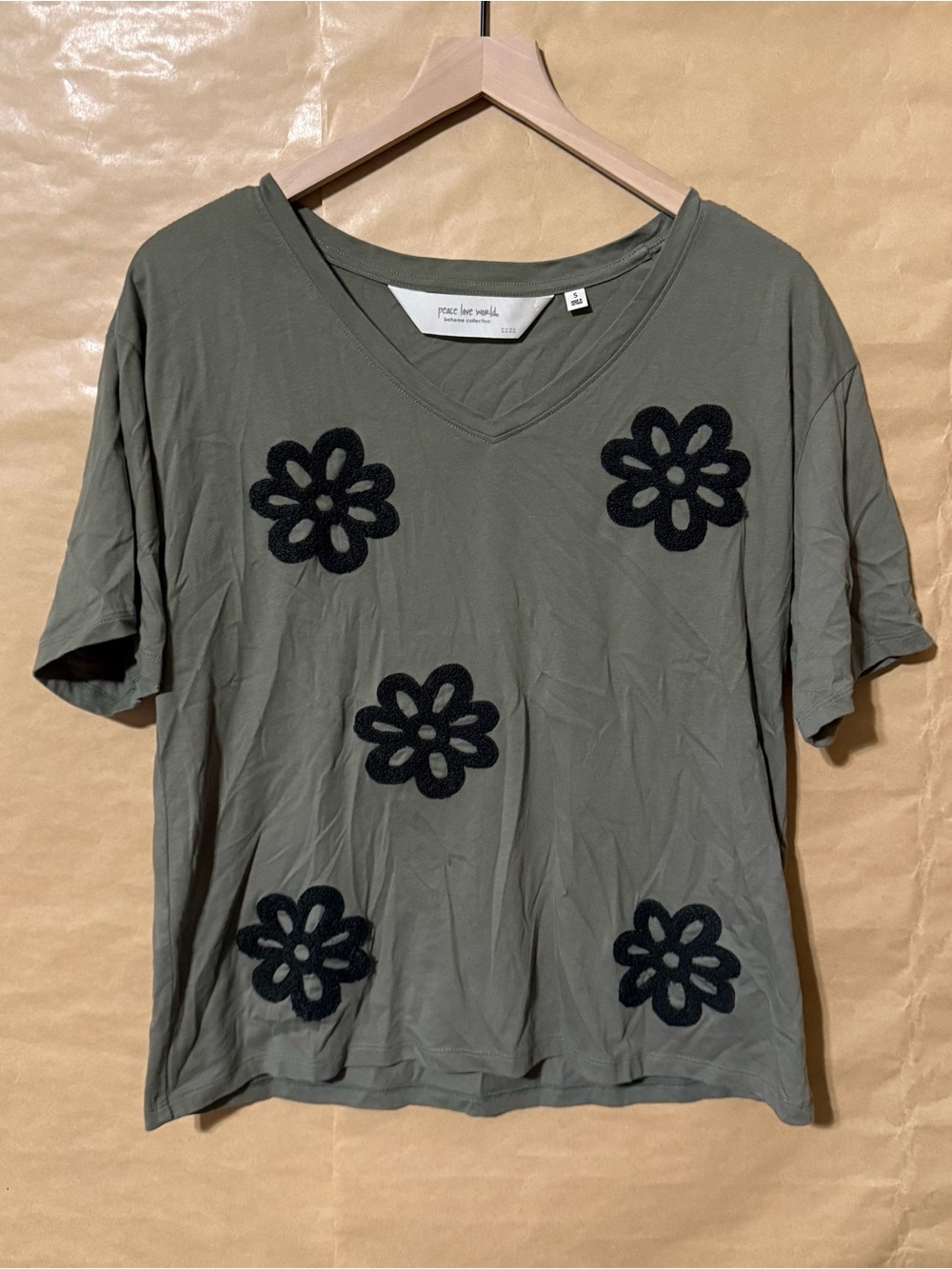 Peace Love World Boheme Floral Applique V-Neck Tee Green Small